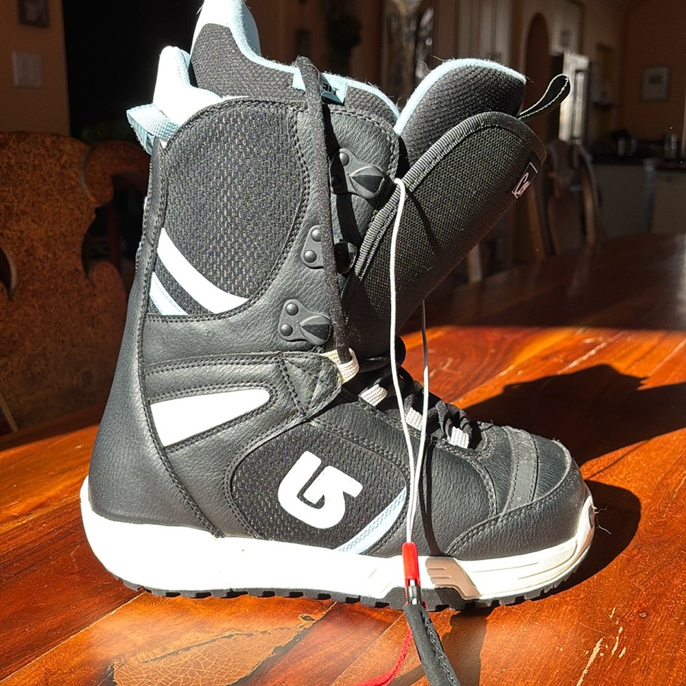 Like New Burton coco snowboard 🏂 boots